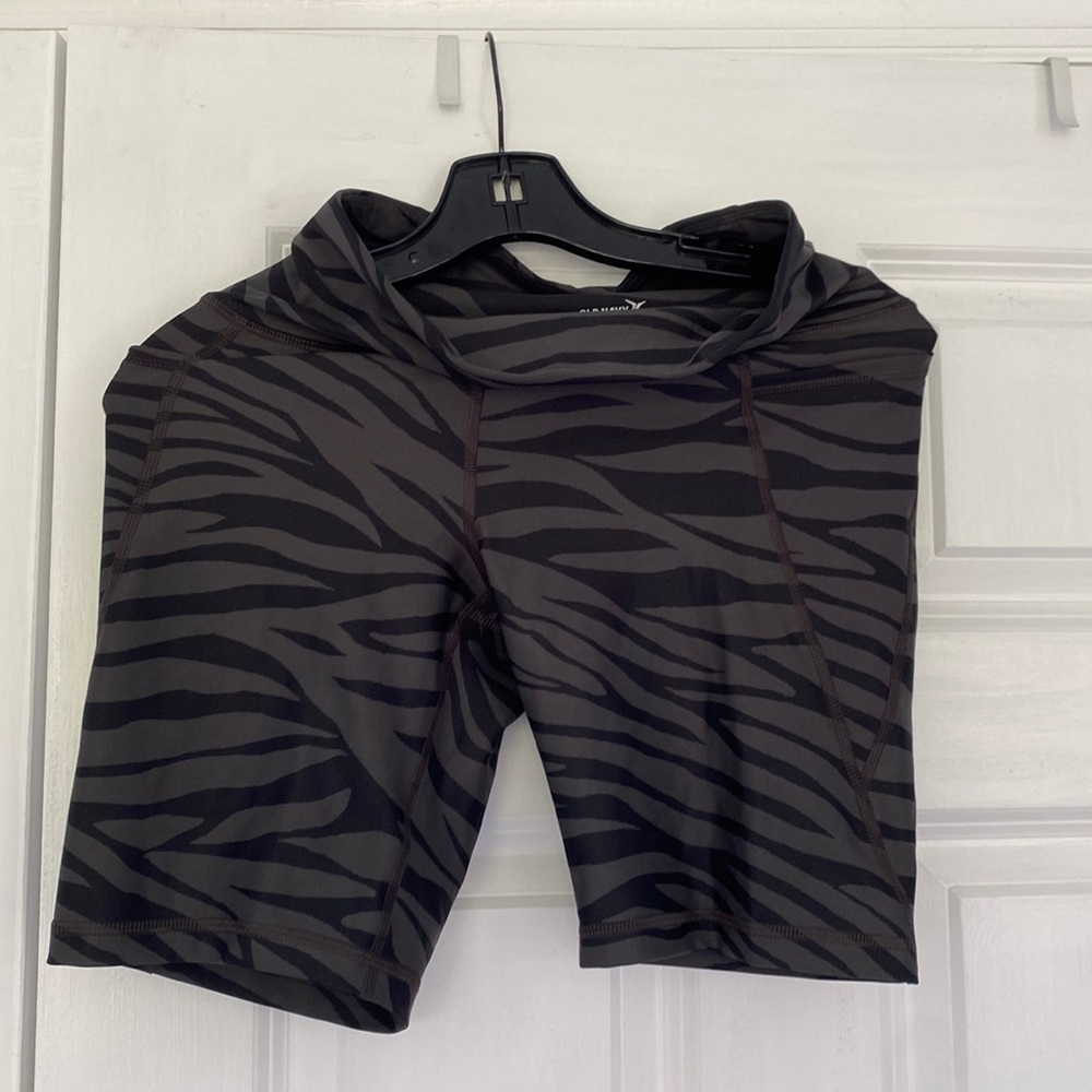 Old Navy Power Soft Biker Shorts Size Medium